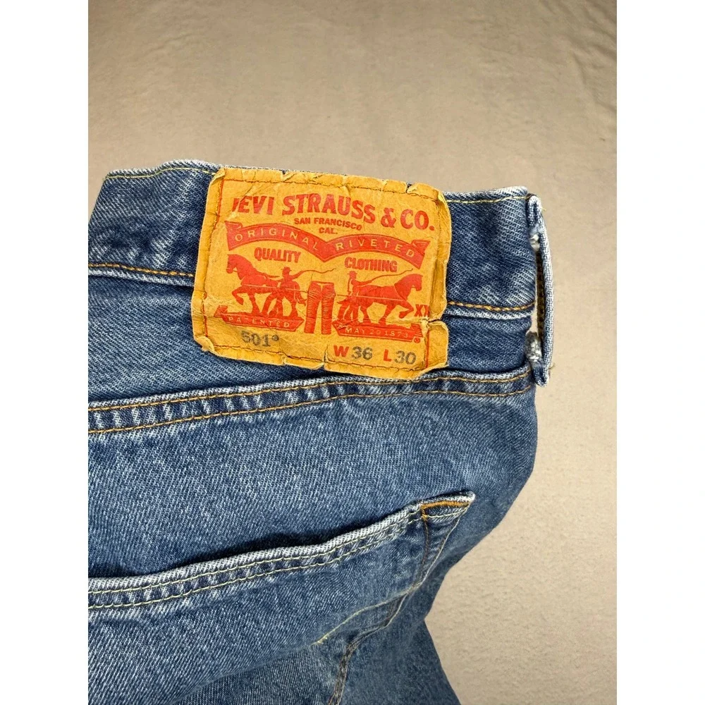 Levis 501 Original Fit Jeans Mens 36x30 Medium Wash Blue Straight Leg Button Fly